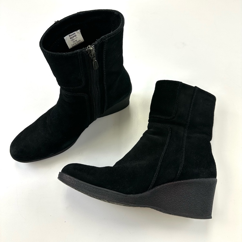 Blondo suede wedge winter boot black suede womens side zip Size 10M